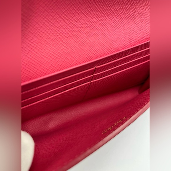 Prada Wallet on Chain - Picture 9 of 14